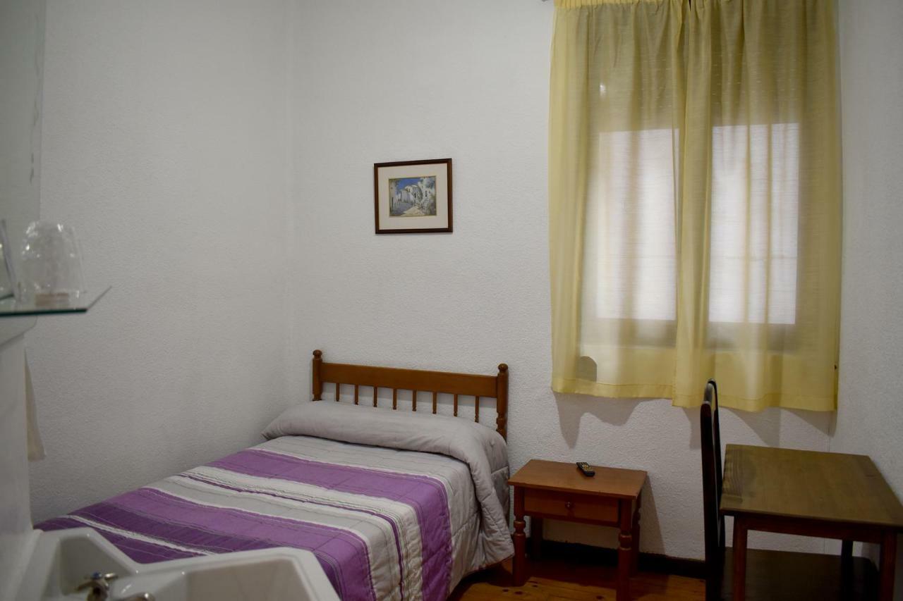 Guest house Hostal Oviedo